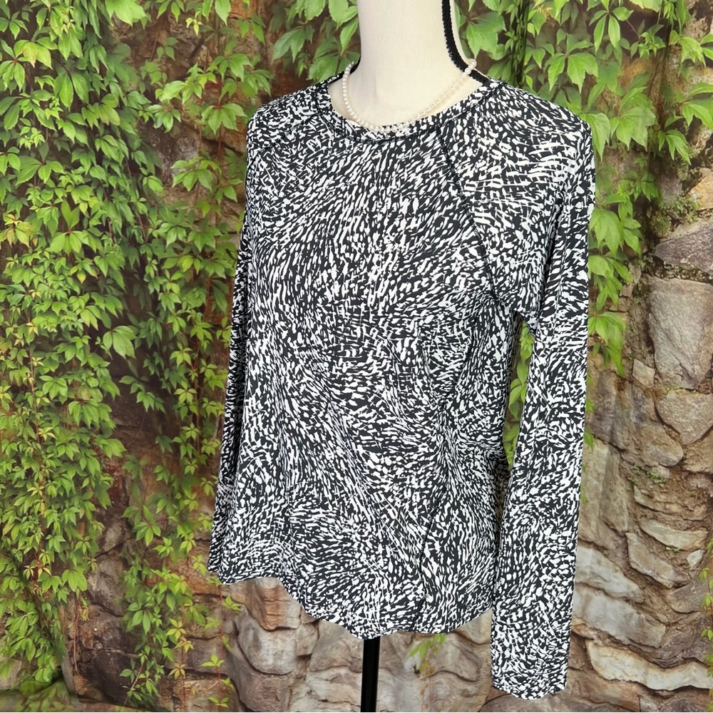 ATHLETA Black and White Moisture Wicking Athleisure Performance Tee, S - Picture 6 of 10